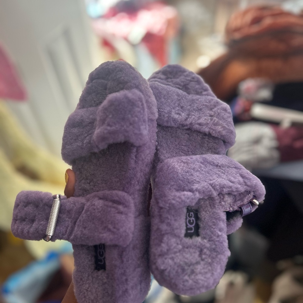 UGG women’s Fluffy Purple Sandals